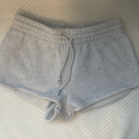 Aritzia Boyfriend Sweatshorts - Picture 1 of 3
